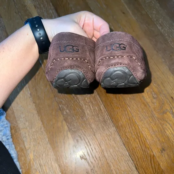 Men’s UGG slippers size 10