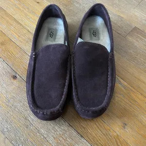 Men’s UGG slippers size 10