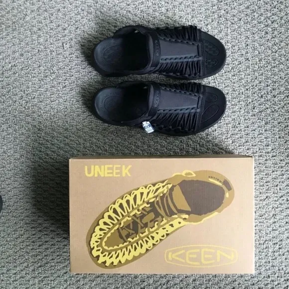 Men's / Unisex KEEN UNEEK SNK Slide On Slippers In Black/Black