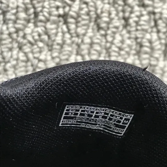 Men's / Unisex KEEN UNEEK SNK Slide On Slippers In Black/Black