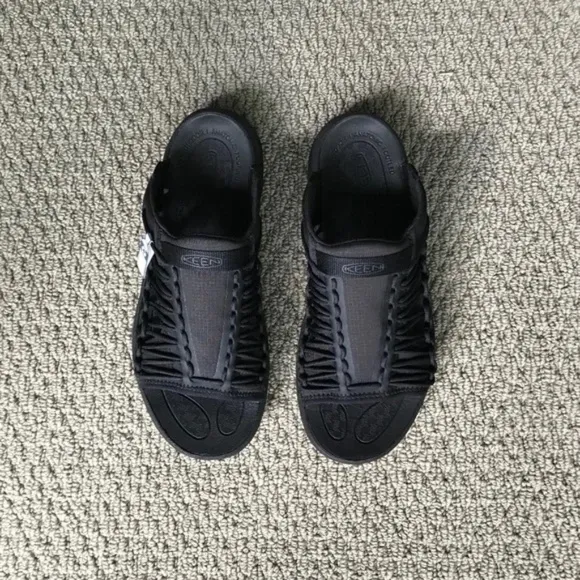 Men's / Unisex KEEN UNEEK SNK Slide On Slippers In Black/Black