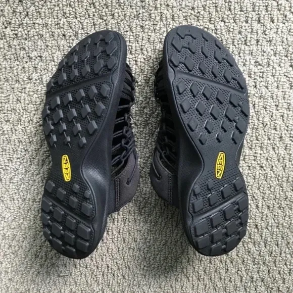 Men's / Unisex KEEN UNEEK SNK Slide On Slippers In Black/Black