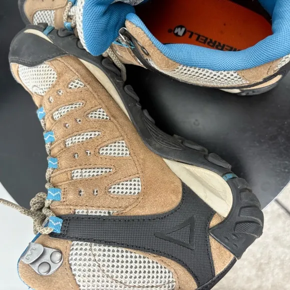 Merrell Accentor Mid Hiking Shoes