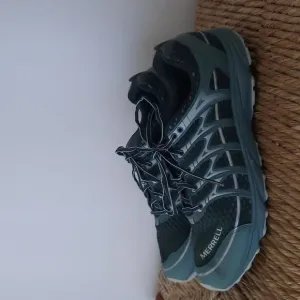 Merrell sneakers 👟