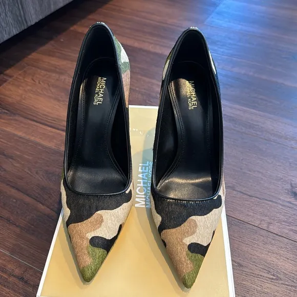 Michael Kors NWT Amara Camouflage print calf hair Women's Pump.