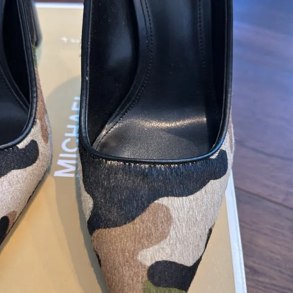 Michael Kors NWT Amara Camouflage print calf hair Women's Pump.