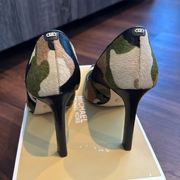 Michael Kors NWT Amara Camouflage print calf hair Women's Pump.