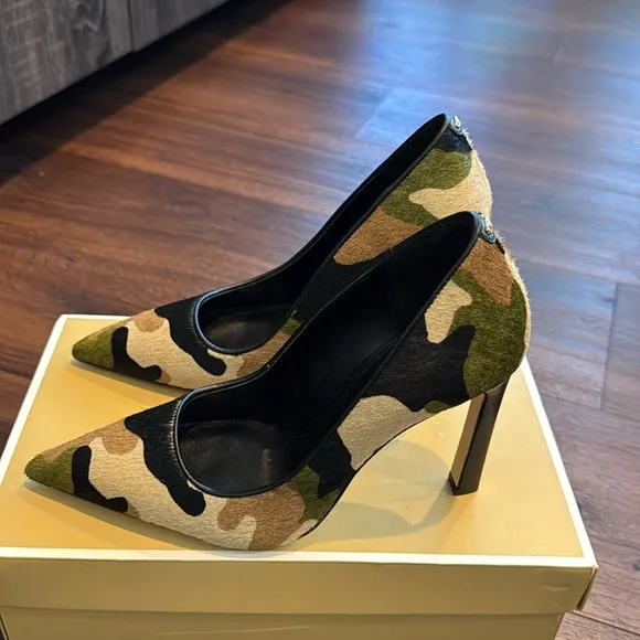 Michael Kors NWT Amara Camouflage print calf hair Women's Pump.