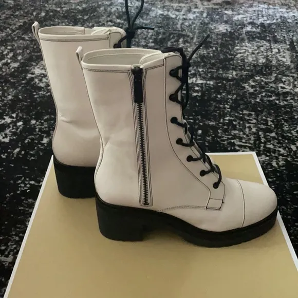 ❤️Michael Kors White Leather Combat Boots Retail $225 New!!