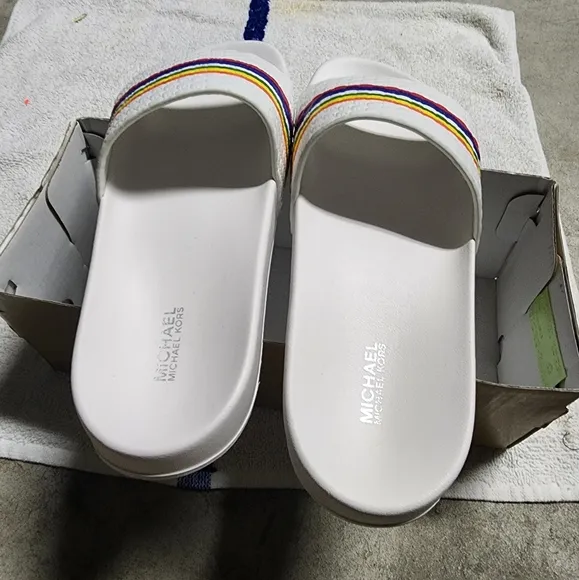 MICHAEL Michael Kors Women's White Gilmore Slides Pool Shoes slippers sandals