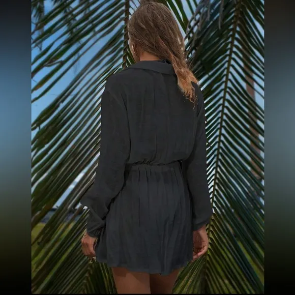 Minimalist boho buttoned down white mini dress long sleeve thin collared