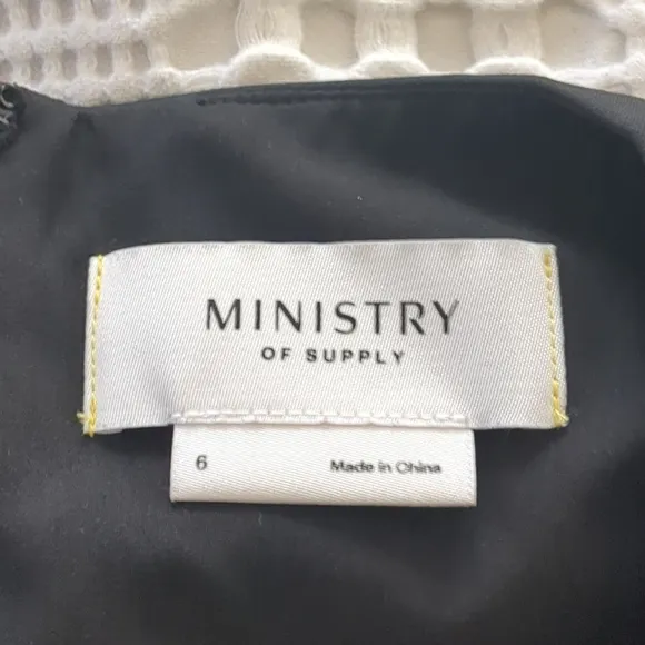 Ministry Of Supply Kinetic Dress Size 6 Black Minimalist A Line V Neck Career