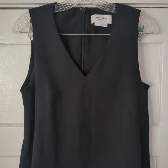 Ministry Of Supply Kinetic Dress Size 6 Black Minimalist A Line V Neck Career