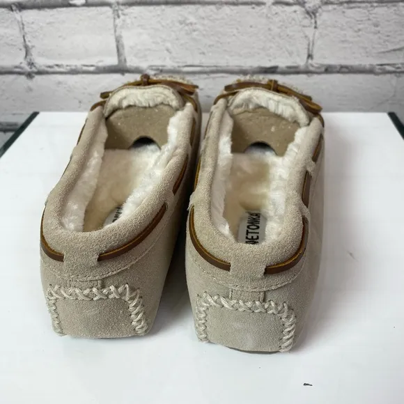 Minnetonka Leather Moccasin Cally Stone Size 10 Faux Fur Lining Slippers Moc NEW