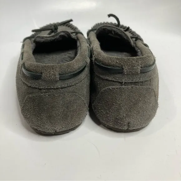 Minnetonka moccasins gray fur lined size 6