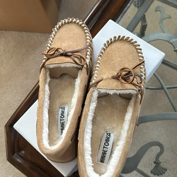 Minnetonka Women's Tie MocFurFurry Moccasin Slippers Women Rubber Camp Sole, 11