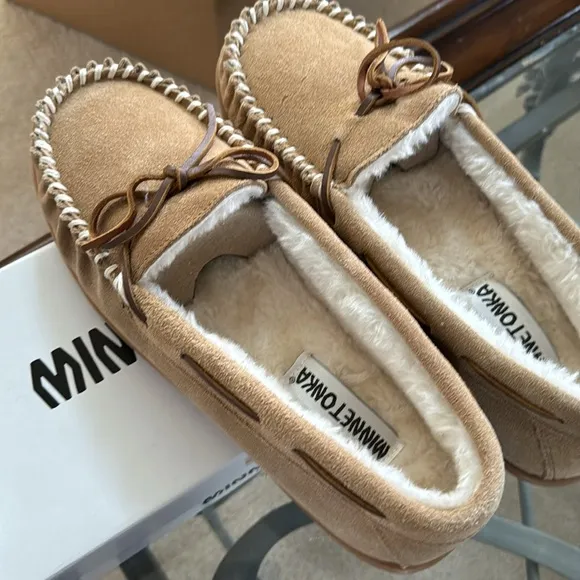 Minnetonka Women's Tie MocFurFurry Moccasin Slippers Women Rubber Camp Sole, 11