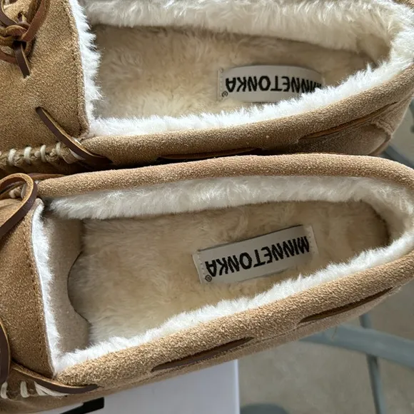Minnetonka Women's Tie MocFurFurry Moccasin Slippers Women Rubber Camp Sole, 11
