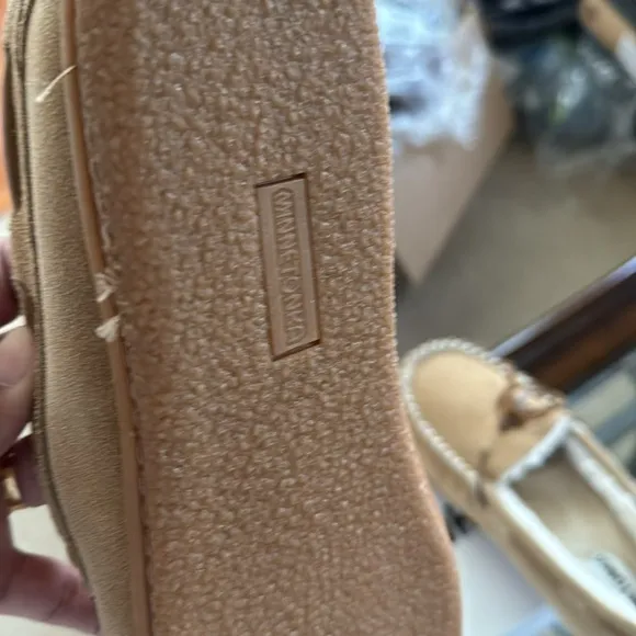 Minnetonka Women's Tie MocFurFurry Moccasin Slippers Women Rubber Camp Sole, 11