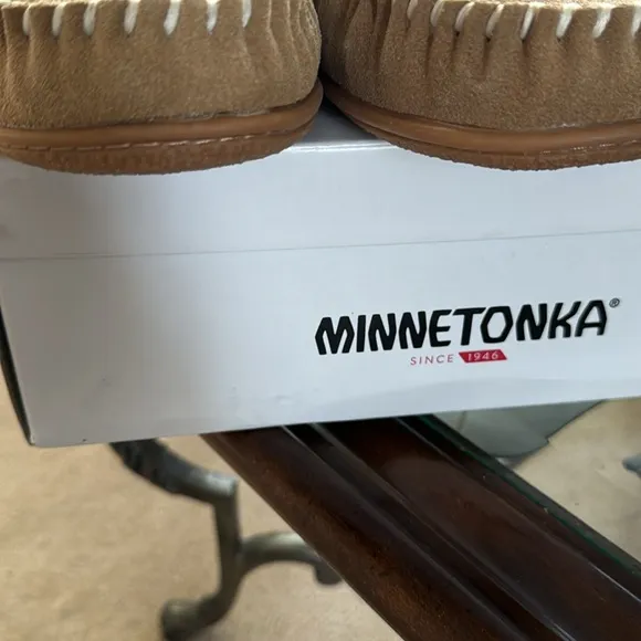 Minnetonka Women's Tie MocFurFurry Moccasin Slippers Women Rubber Camp Sole, 11