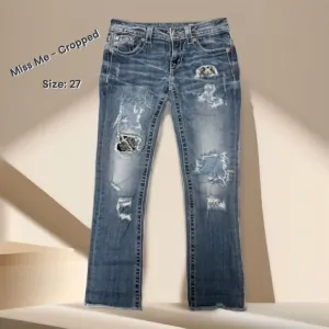 Miss Me Signature Frayed Ankle Jeans