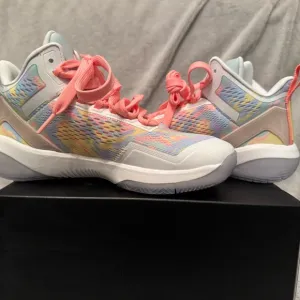 Moolah Size 5 Women’s Basketball Shoes