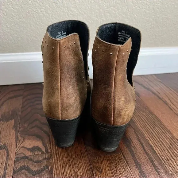 Musse &amp; Cloud Aster Ankle Boots Booties Brown Leather Women’s size 10 Studs $105