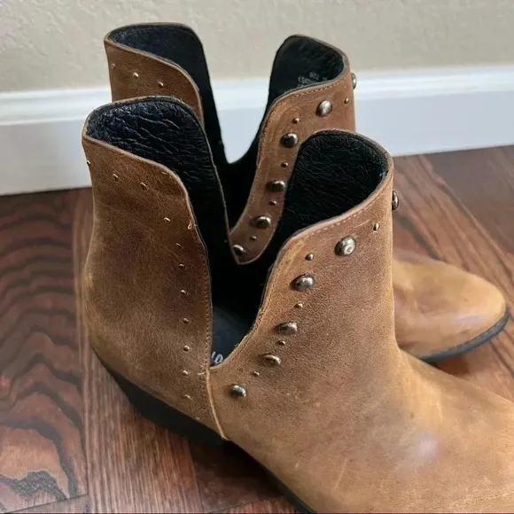 Musse &amp; Cloud Aster Ankle Boots Booties Brown Leather Women’s size 10 Studs $105