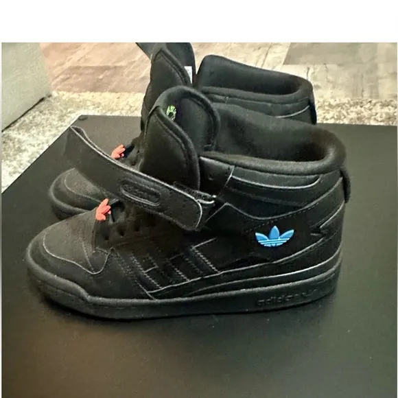 NEW Adidas Black Leather RARE High-Top Sneakers Women’s 7.5 - 8 Youth 6.5 Shoes