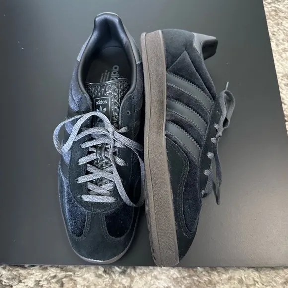 NEW Adidas Gazelle Black Carbon Gray Velvet Suede Sneakers Women’s 8 Men’s 7 NIB