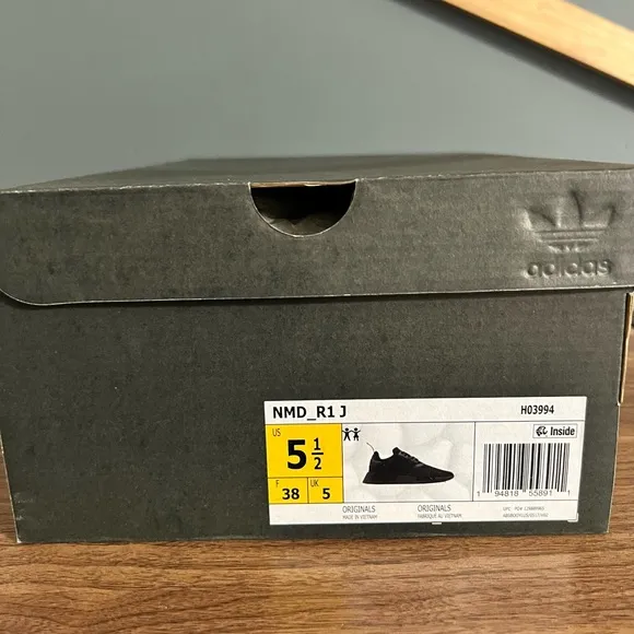 New Adidas NMD_R1 Primeblue Youth Size 5.5