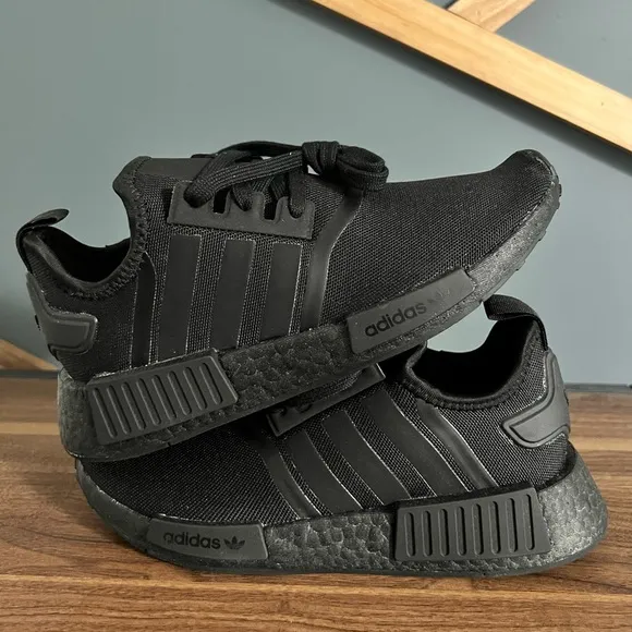 New Adidas NMD_R1 Primeblue Youth Size 5.5
