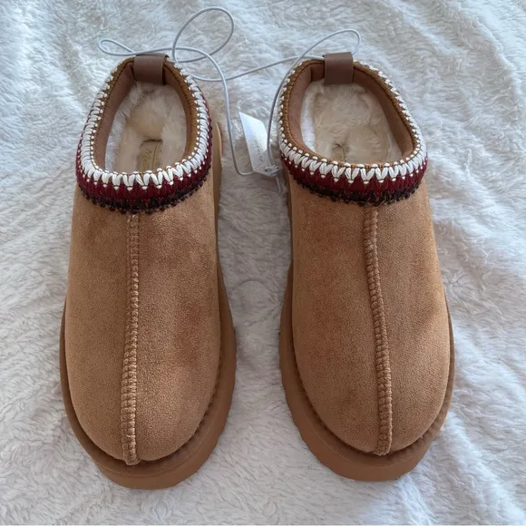 NEW Altar’d State Cloud Slippers Size 9 NWT