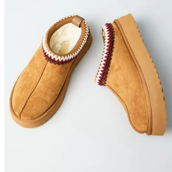 NEW Altar’d State Cloud Slippers Size 9 NWT