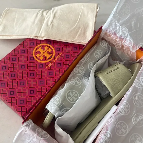 New, Authentic TORY BURCH Logo Sandals Light Green size US 9.5 slide slippers
