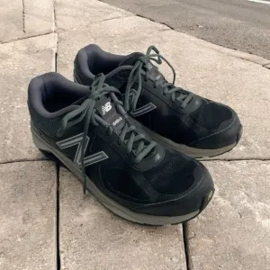 New Balance 1540 V3 Mens Size 8.5 2E Black Gray Athletic Running Shoes M1540BK3
