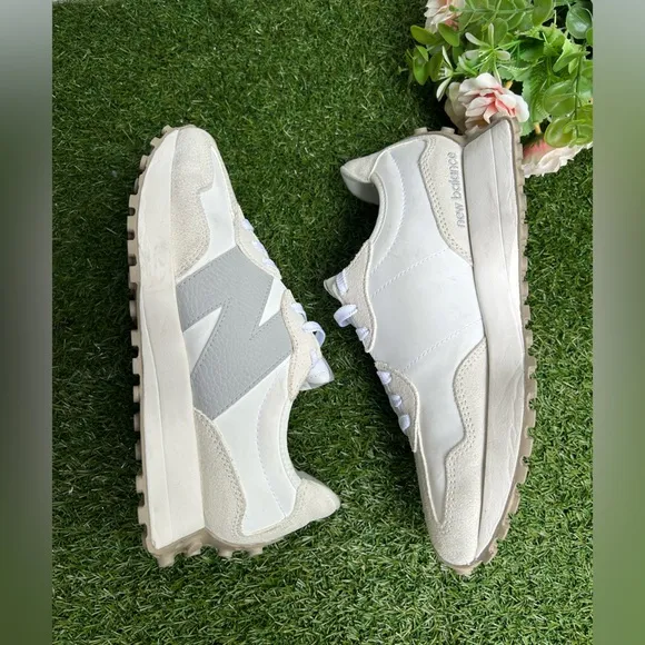 New Balance 327 NB Beige WhiteGrey Women size 9.5 men 8 gently used