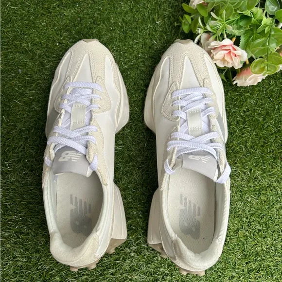 New Balance 327 NB Beige WhiteGrey Women size 9.5 men 8 gently used