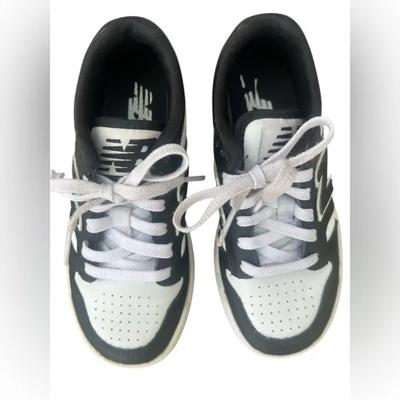 New Balance 480 black and white lace up tennis shoes Sneakers boys size 12