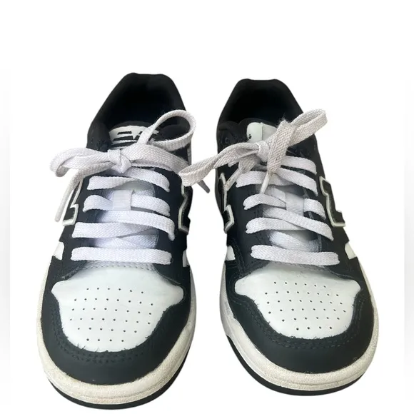 New Balance 480 black and white lace up tennis shoes Sneakers boys size 12