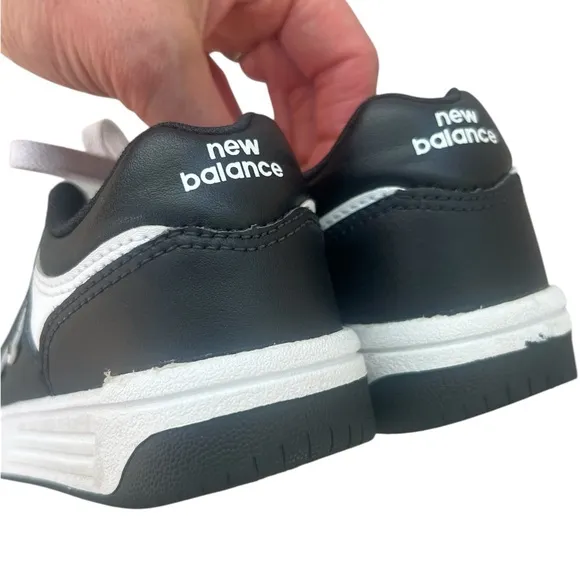 New Balance 480 black and white lace up tennis shoes Sneakers boys size 12