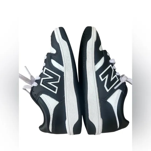 New Balance 480 black and white lace up tennis shoes Sneakers boys size 12