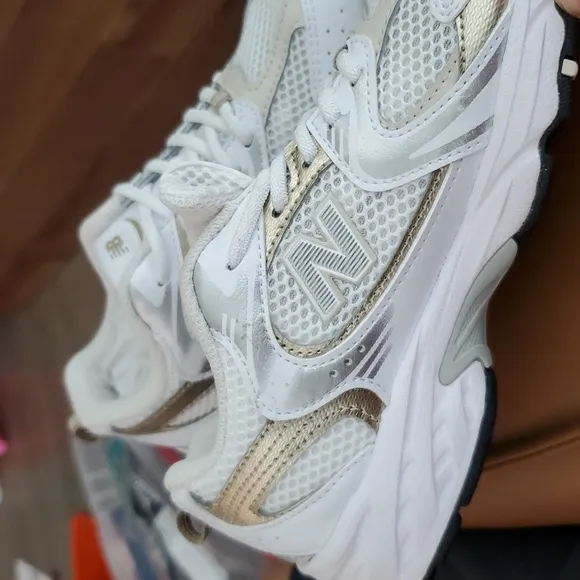 New Balance 530 Kids Tan/White Size 2 NWOT