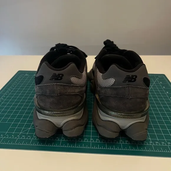 New Balance 9060 9.5M Casltlrock