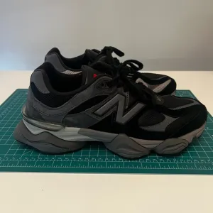 New Balance 9060 9.5M Casltlrock