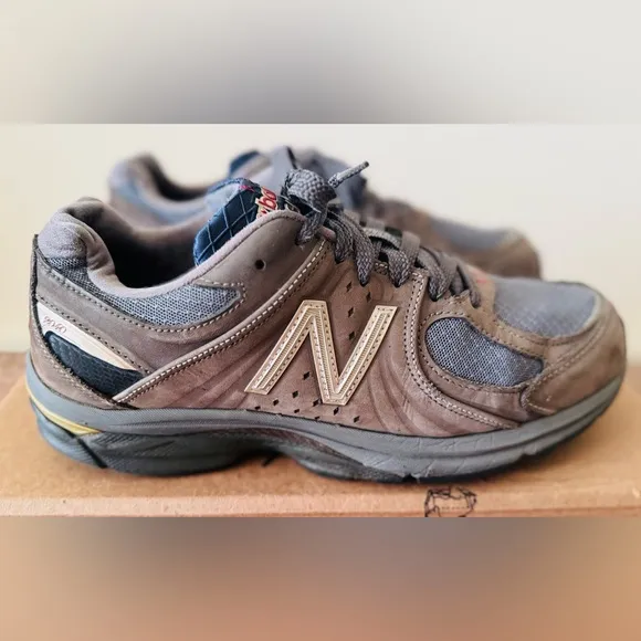 New Balance Men's Brown and Gray Athletic Shoes
