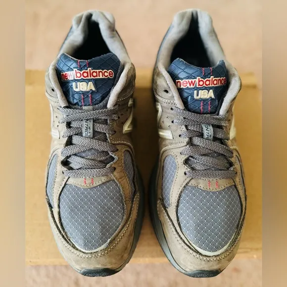 New Balance Men's Brown and Gray Athletic Shoes