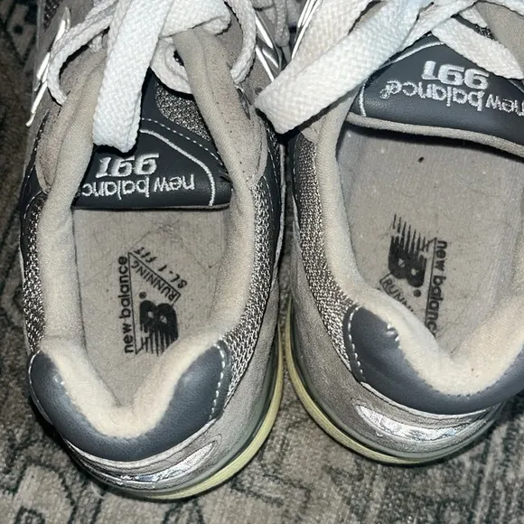 New Balance women’s 991 Gray Sneakers size 9