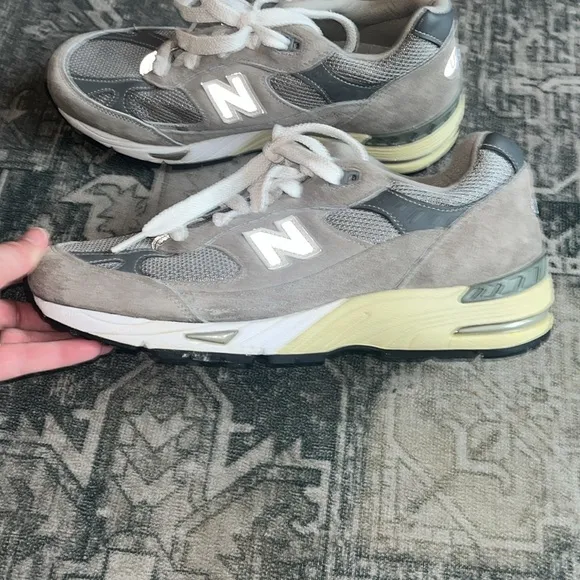 New Balance women’s 991 Gray Sneakers size 9