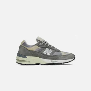 New Balance women’s 991 Gray Sneakers size 9